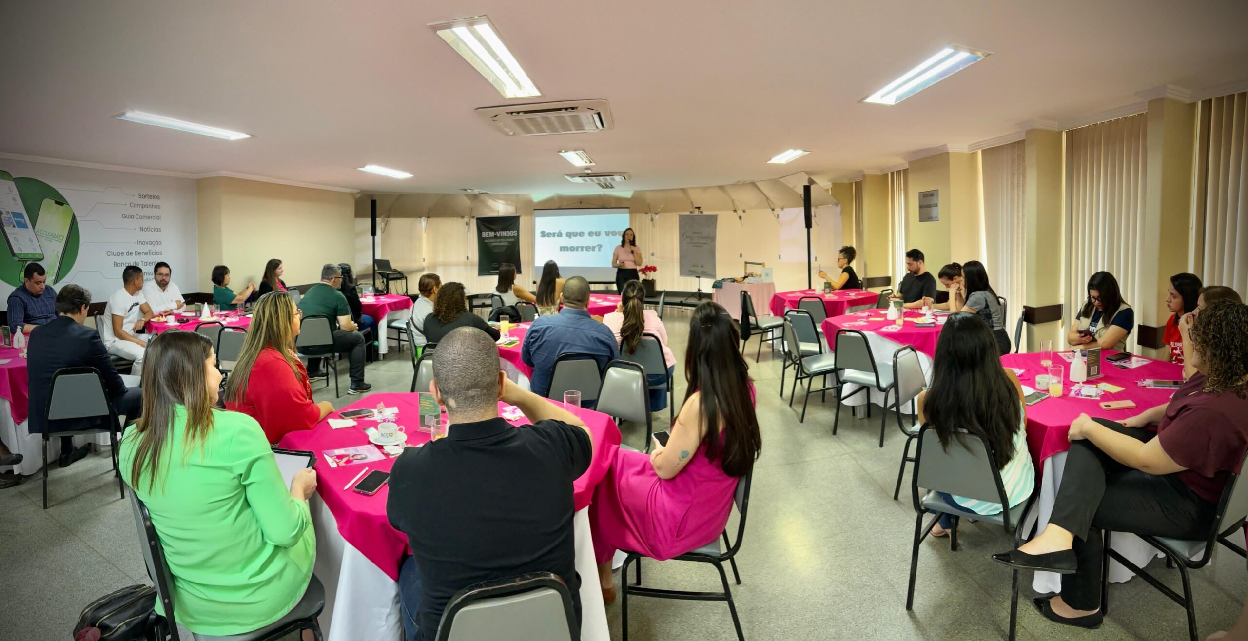 "Café com Benefícios" da ACCuiabá traz relatos sobre superação do câncer e orientações sobre licitações