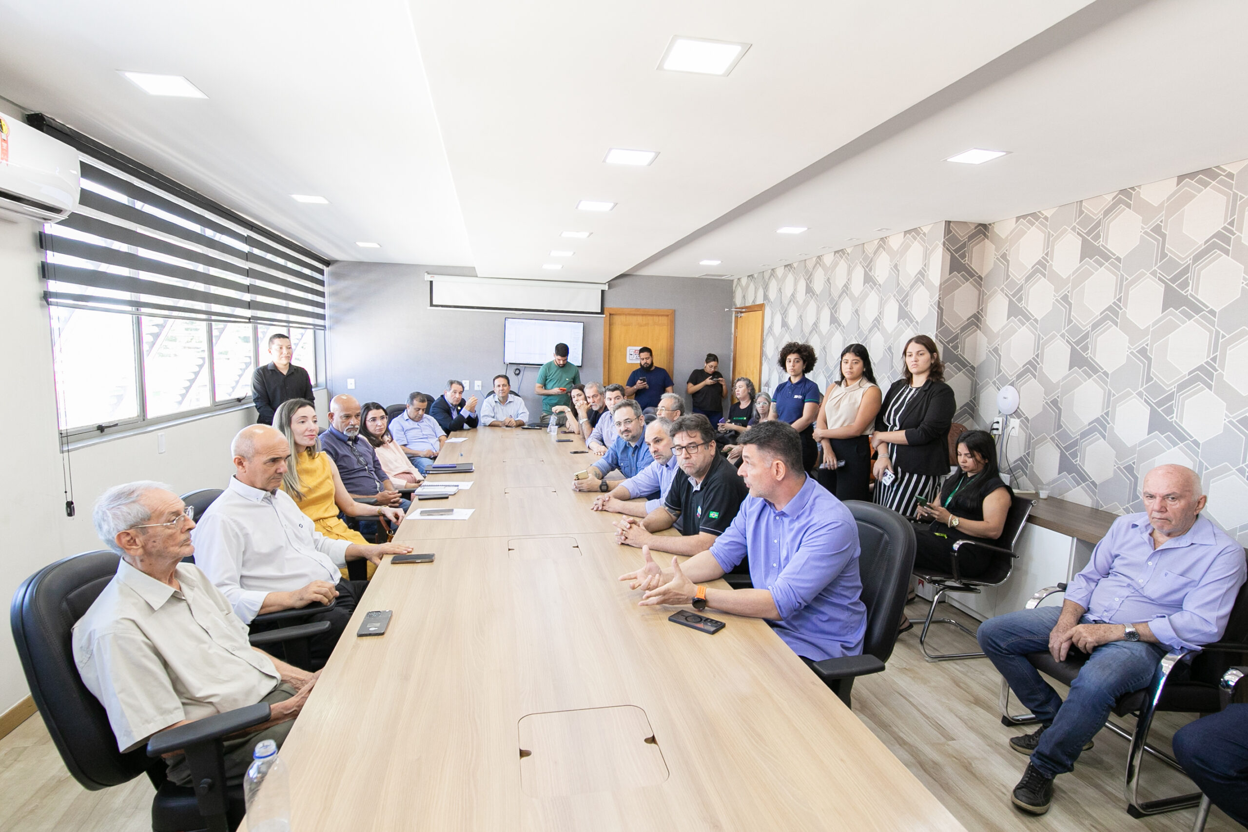 ACCuiabá participa de reunião com Abilio para reorganização do comércio informal no centro da capital