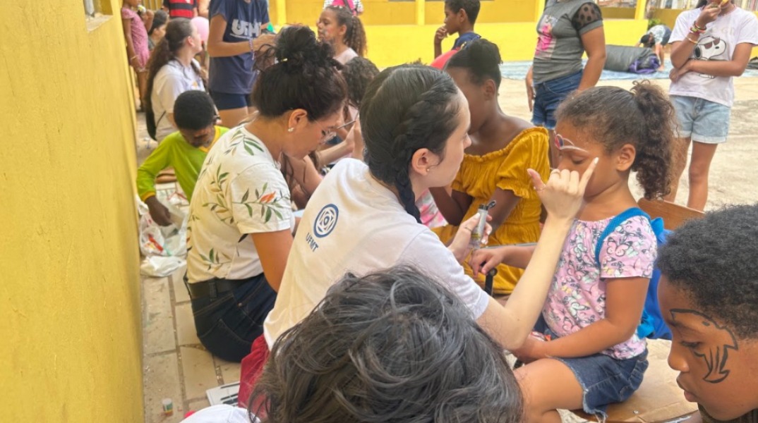 ACCuiabá promove ação solidária “Espalhando Sorrisos” e entrega 130 brinquedos a crianças carentes