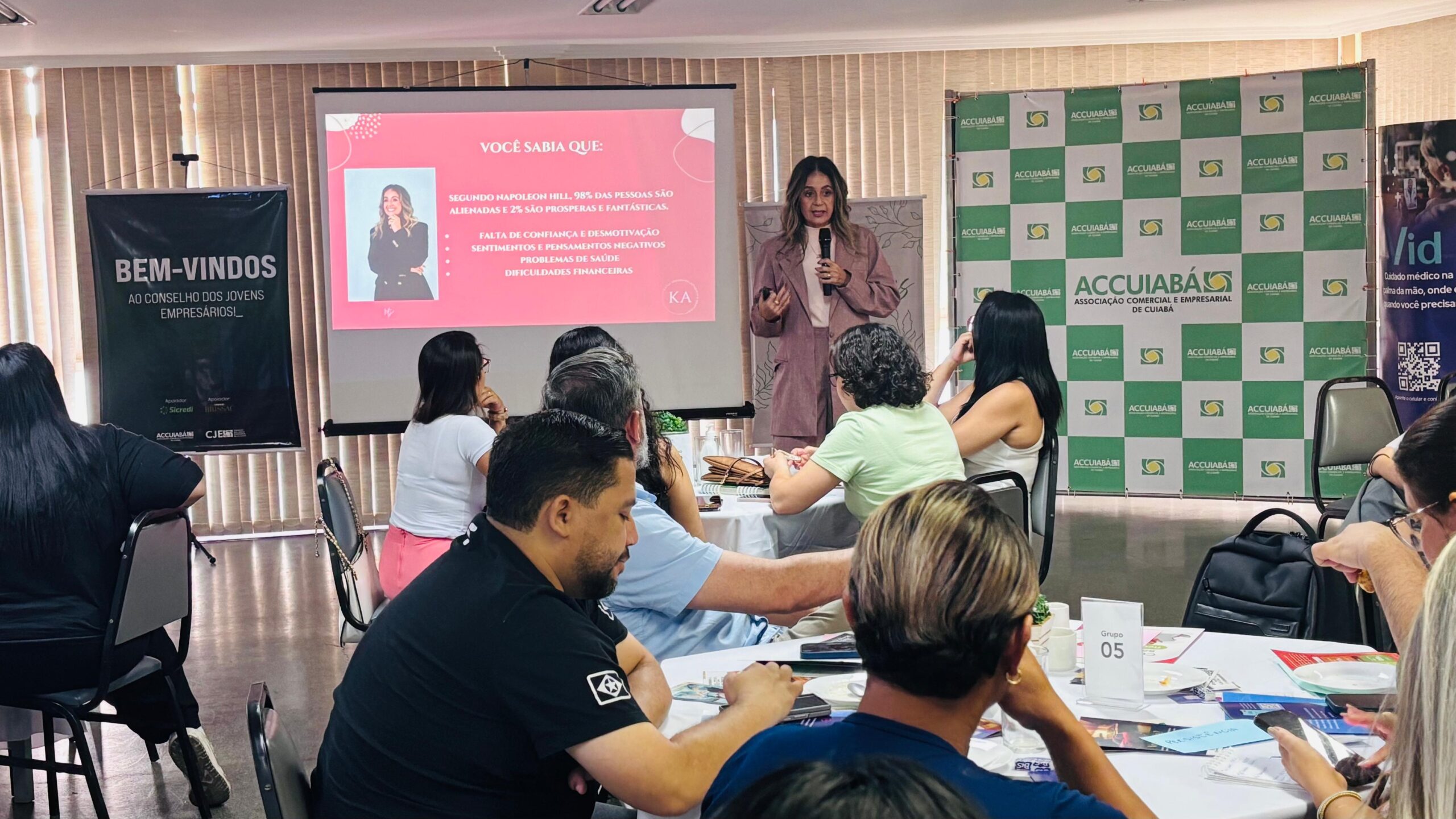 Café com Benefícios da ACCuiabá promove networking e palestra sobre desenvolvimento pessoal e profissional