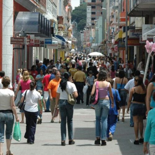 Comércio terá horário especial em dezembro para as festas de fim de ano