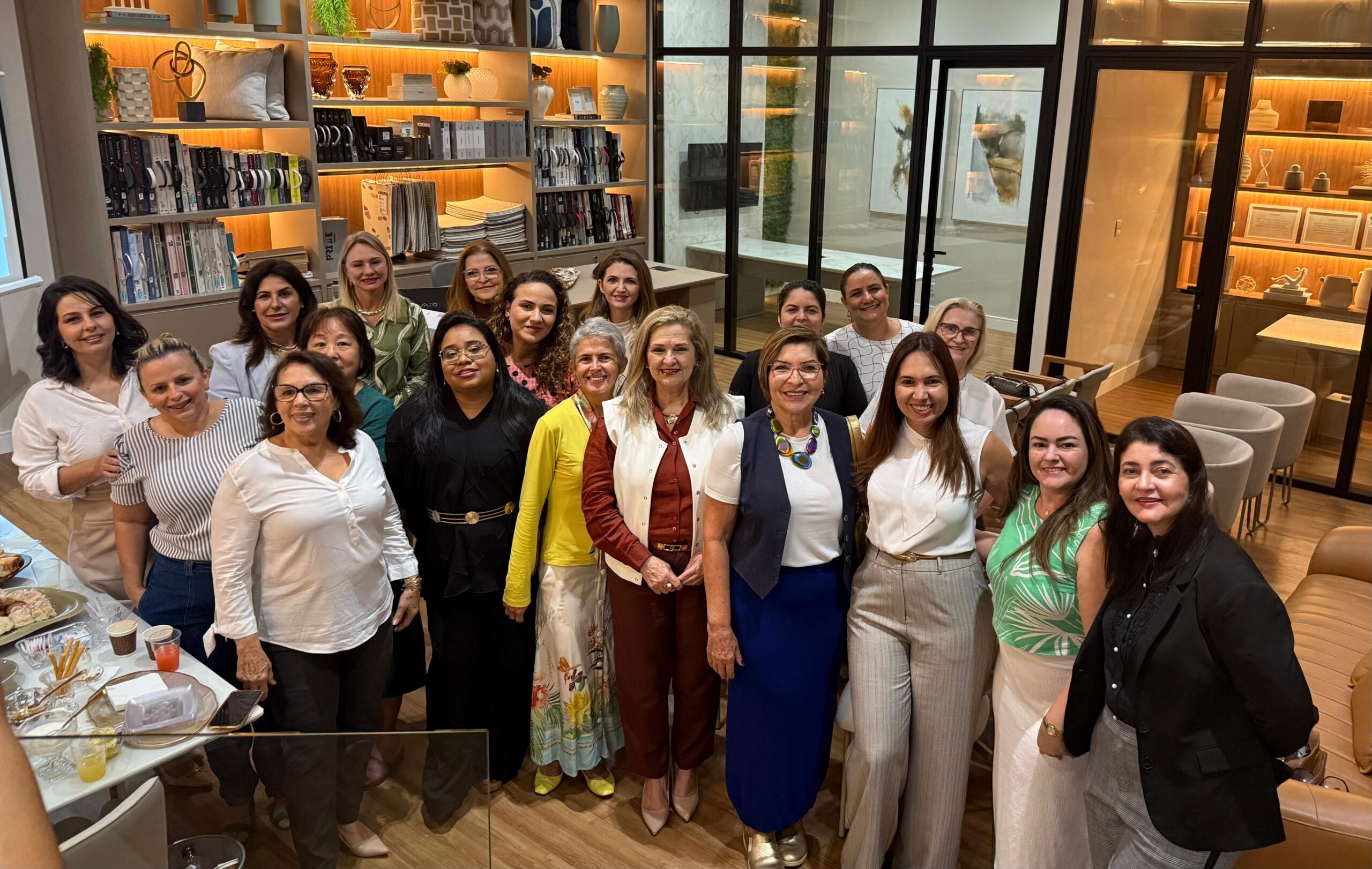 Conselho da Mulher Empresária realiza visita técnica na Conceito Decor