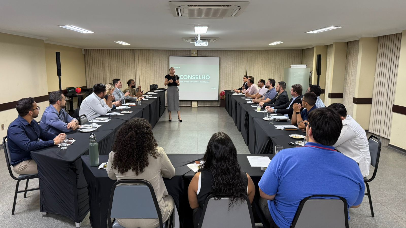 Conselho dos Jovens Empresários debate confiança nos negócios em encontro mensal