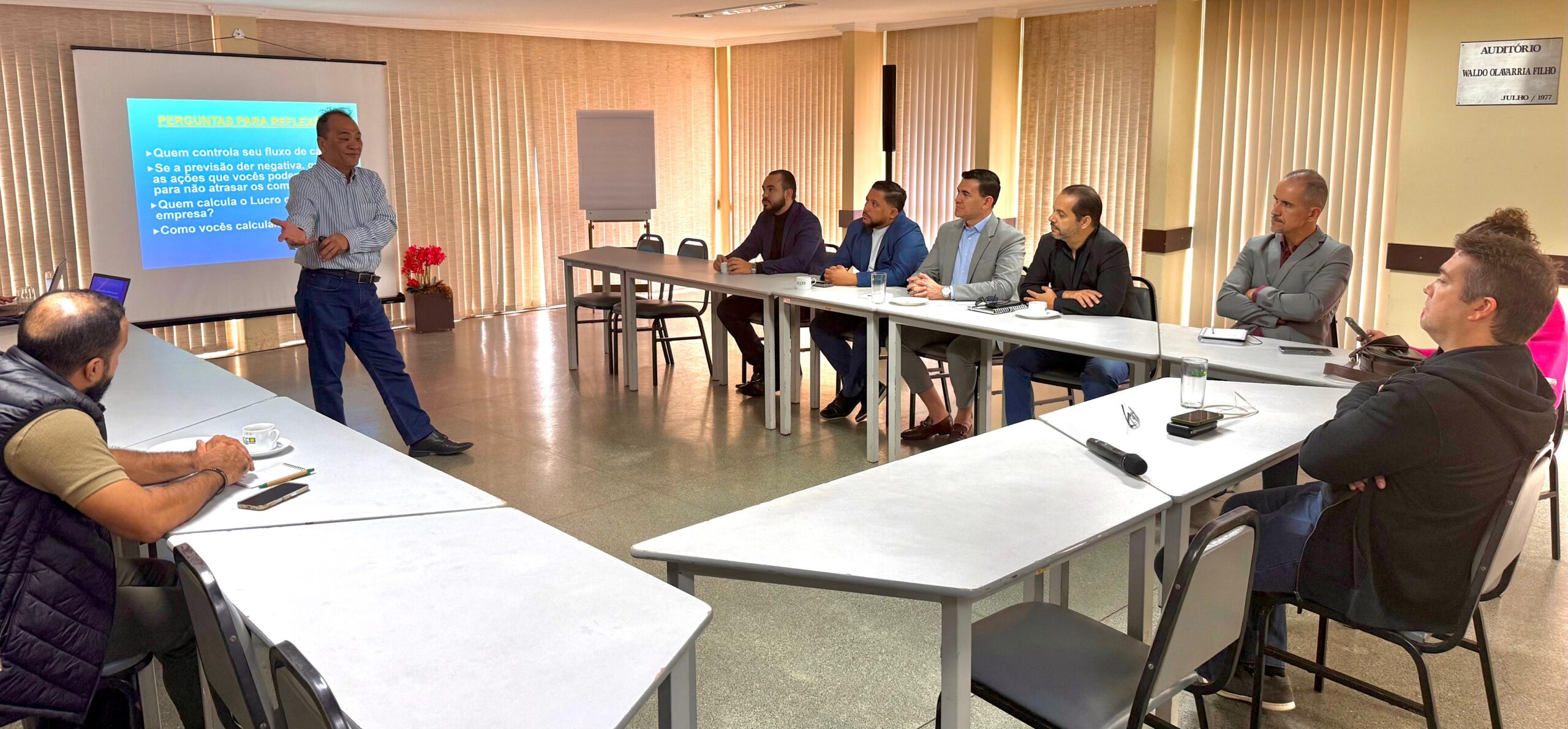 Conselho dos Jovens Empresários debate gestão financeira em encontro