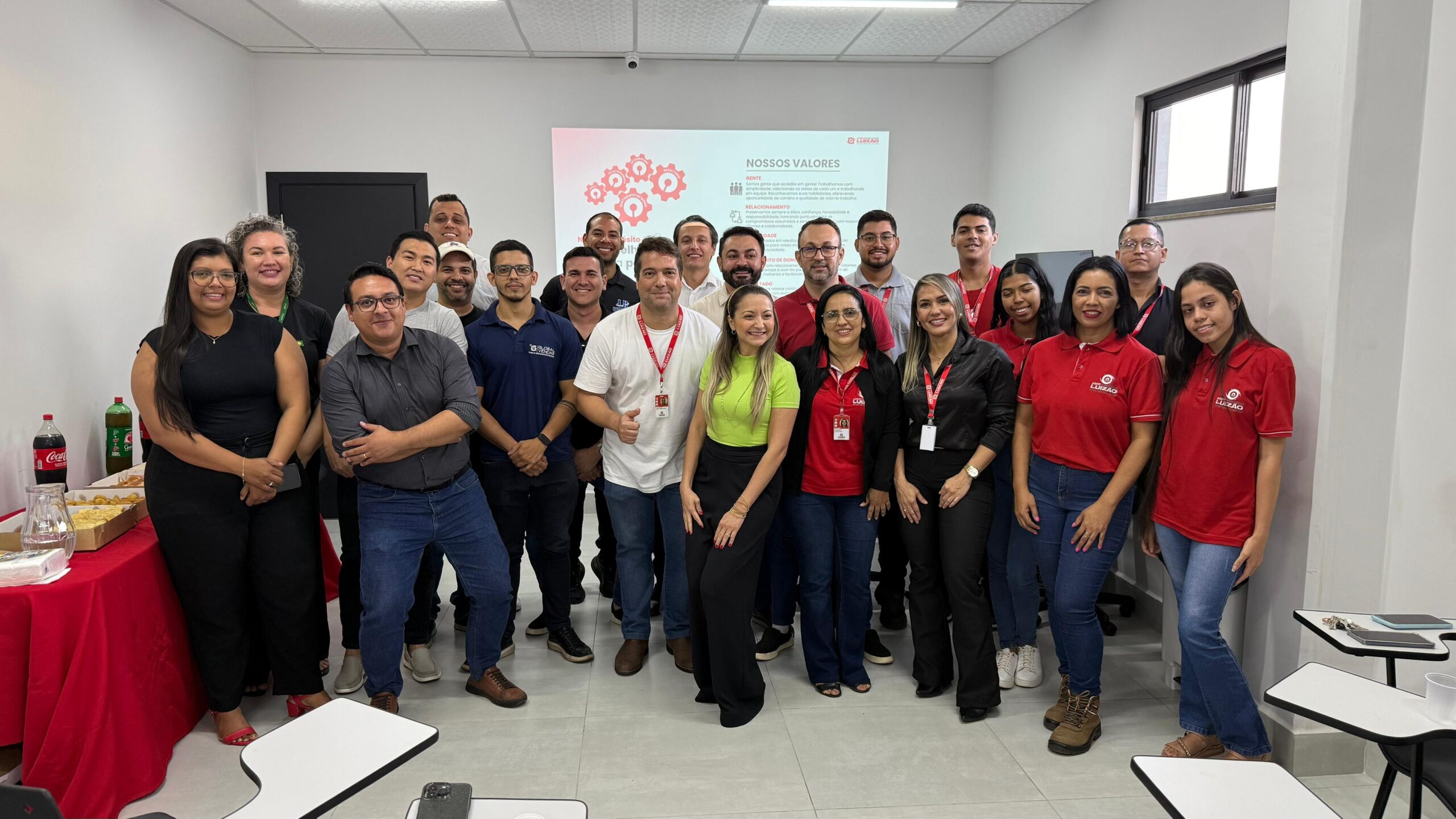 Jovens empresários conhecem estrutura da Agroferragens Luizão em visita técnica