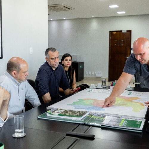 Prefeito e representantes de shoppings buscam parcerias para turismo em Cuiabá