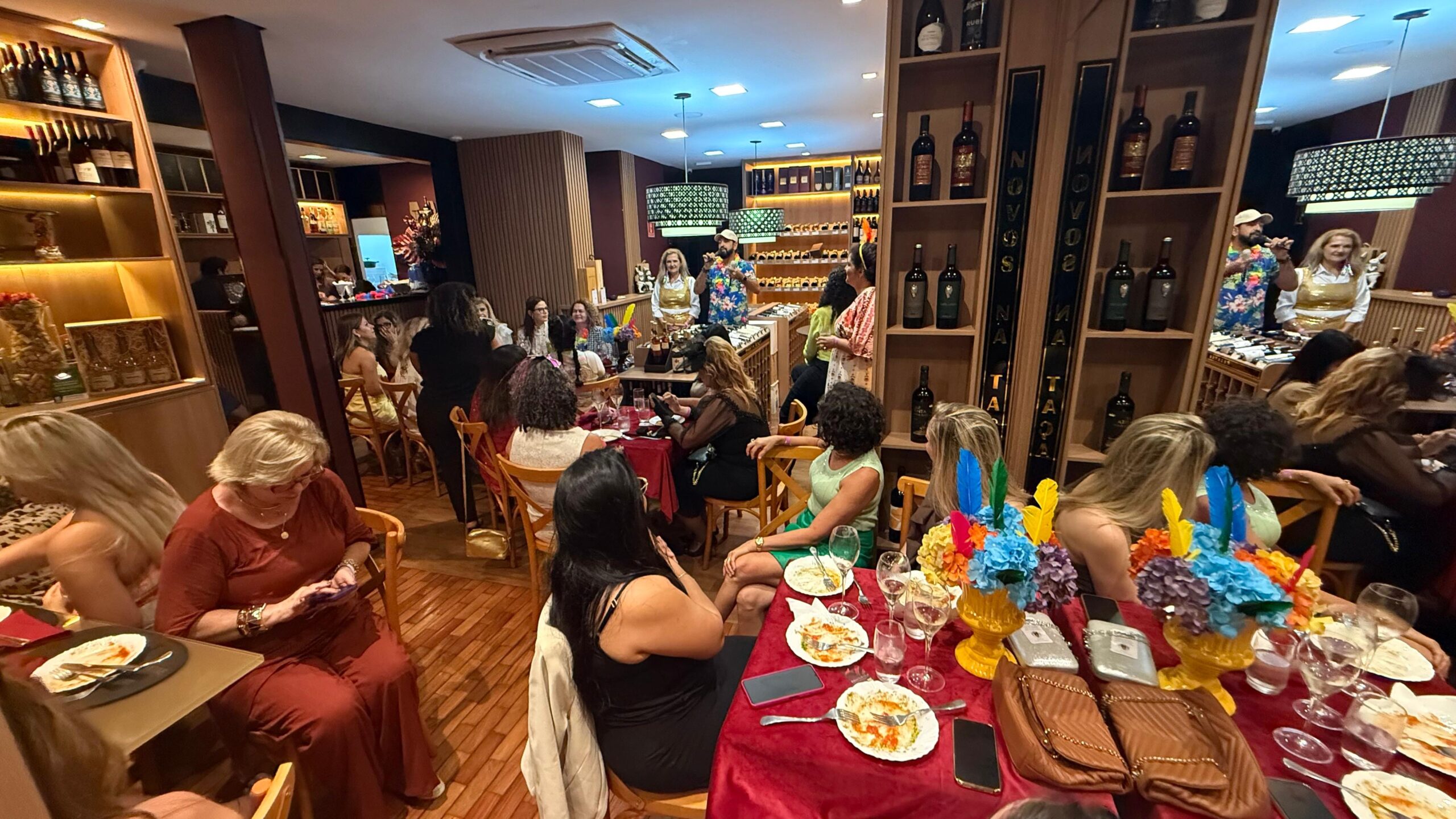 Conselho da Mulher Empresária realiza encontro temático de Carnaval com integração e conhecimento