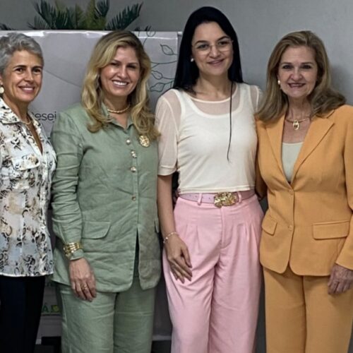 Conselho da Mulher Empresária recebe primeira-dama e vereadora Samantha Iris na ACCuiabá