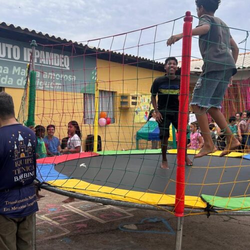 ACCuiabá e parceiros promovem alegria para crianças no Instituto IRPANDEQ com a campanha “Espalhando Sorrisos”